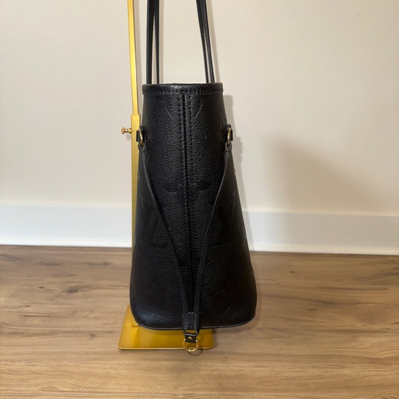 Louis Vuitton Neverfull MM - Picture 9 of 17